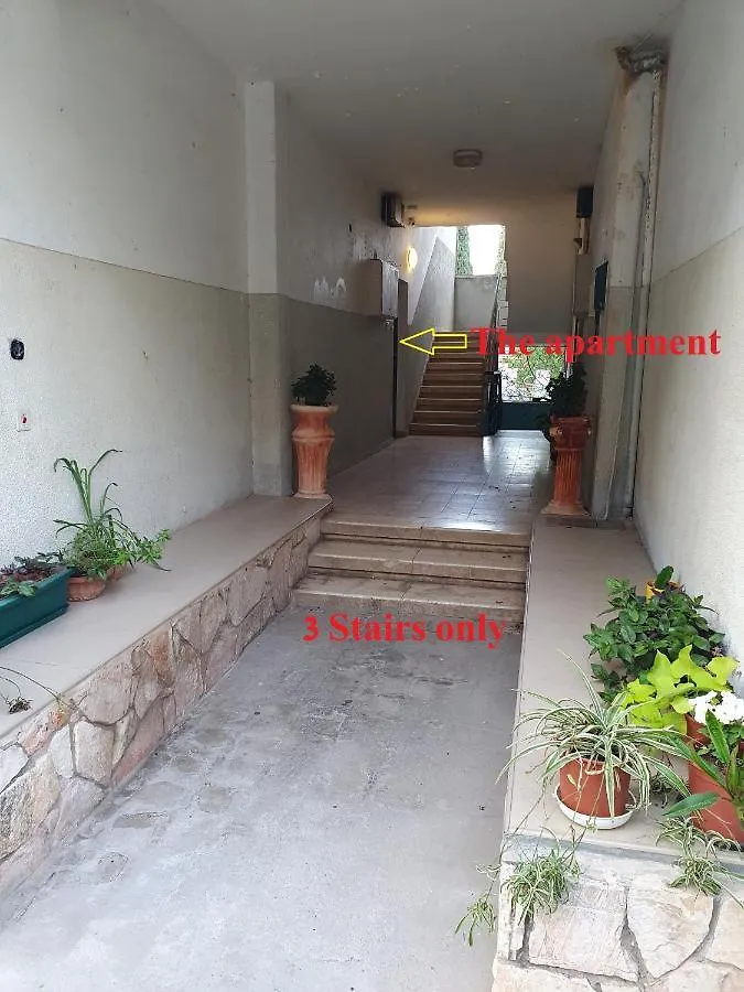 3 Stairs Only To Cozy Flat On Hillel St Daire Hayfa